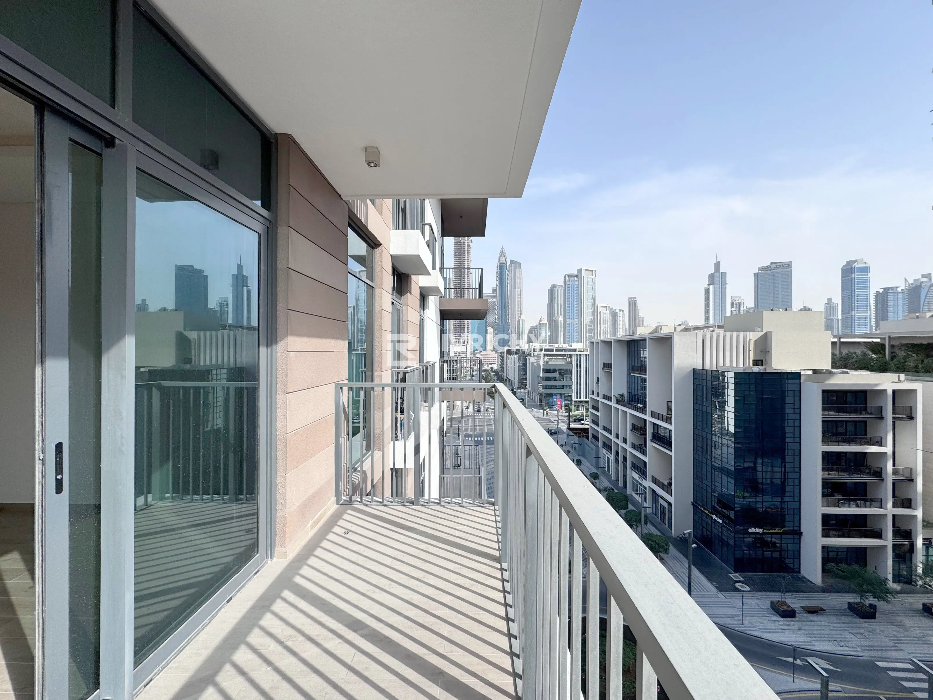 1 BED APARTMENT FOR SALE IN CENTRAL PARK CITY WALK