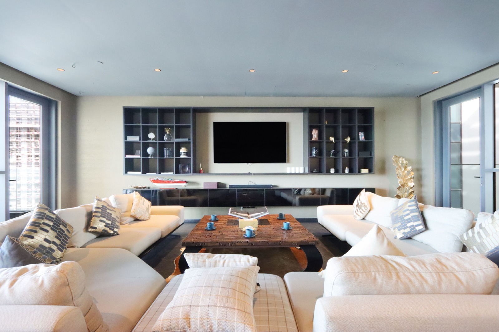 3 BEDROOMS FOR RENT IN CITY WALK BUILDING 13B