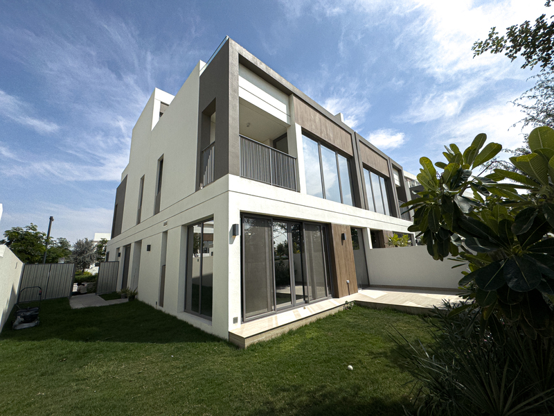 5 BEDROOM TOWNHOUSE FOR RENT IN AURA